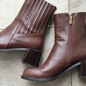 Torgeis NY Womens Snake Skin Look Ankle Boots 7.5  Brown Exc +3 Pairs Socks $159